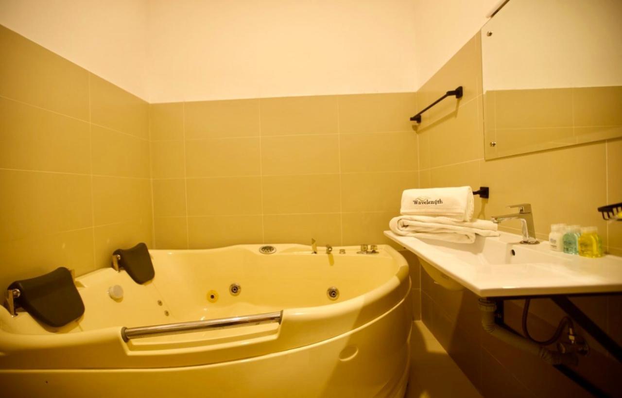Wavelength Hotel Mirissa Kültér fotó