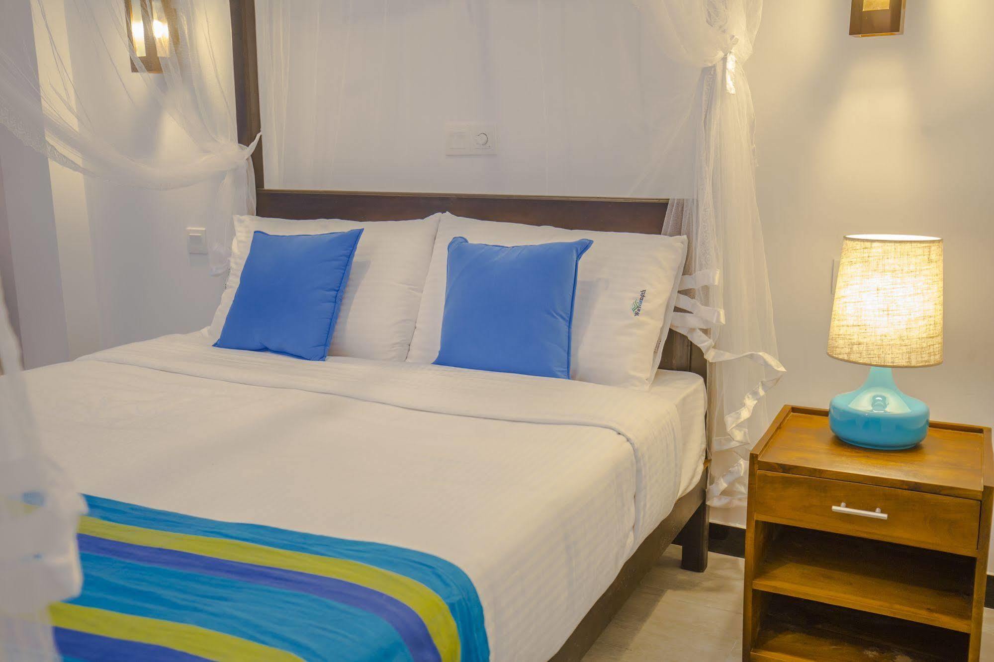 Wavelength Hotel Mirissa Kültér fotó